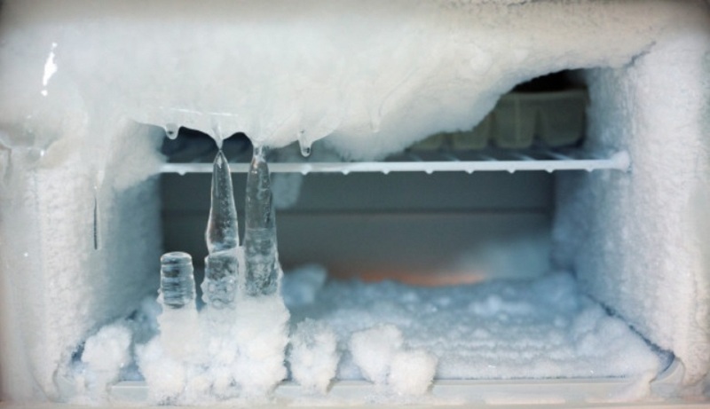 Tủ lạnh bị đóng tuyết do đâu và cách xử lý hiệu quả