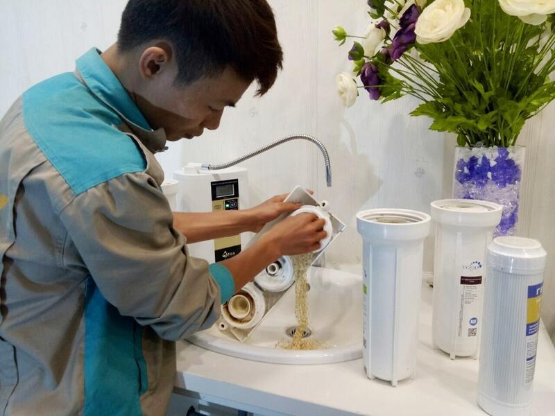 Tại sao máy lọc nước có váng trắng