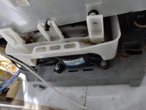 Khay nước sau tủ lạnh có tác dụng gì? Cách vệ sinh hiệu quả